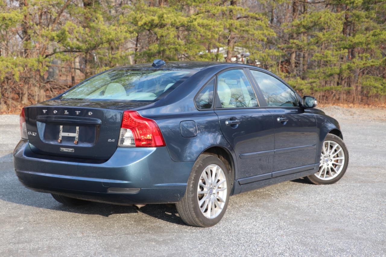 Volvo S40 4dr Sdn 2.4L FWD 2009