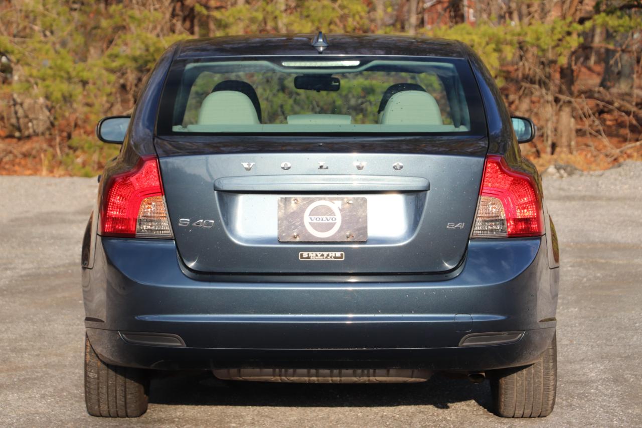 Volvo S40 4dr Sdn 2.4L FWD 2009