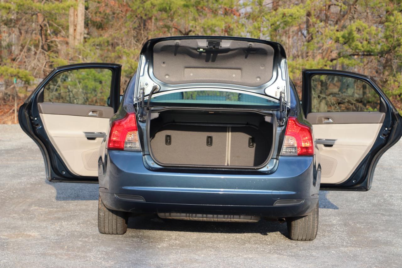 Volvo S40 4dr Sdn 2.4L FWD 2009