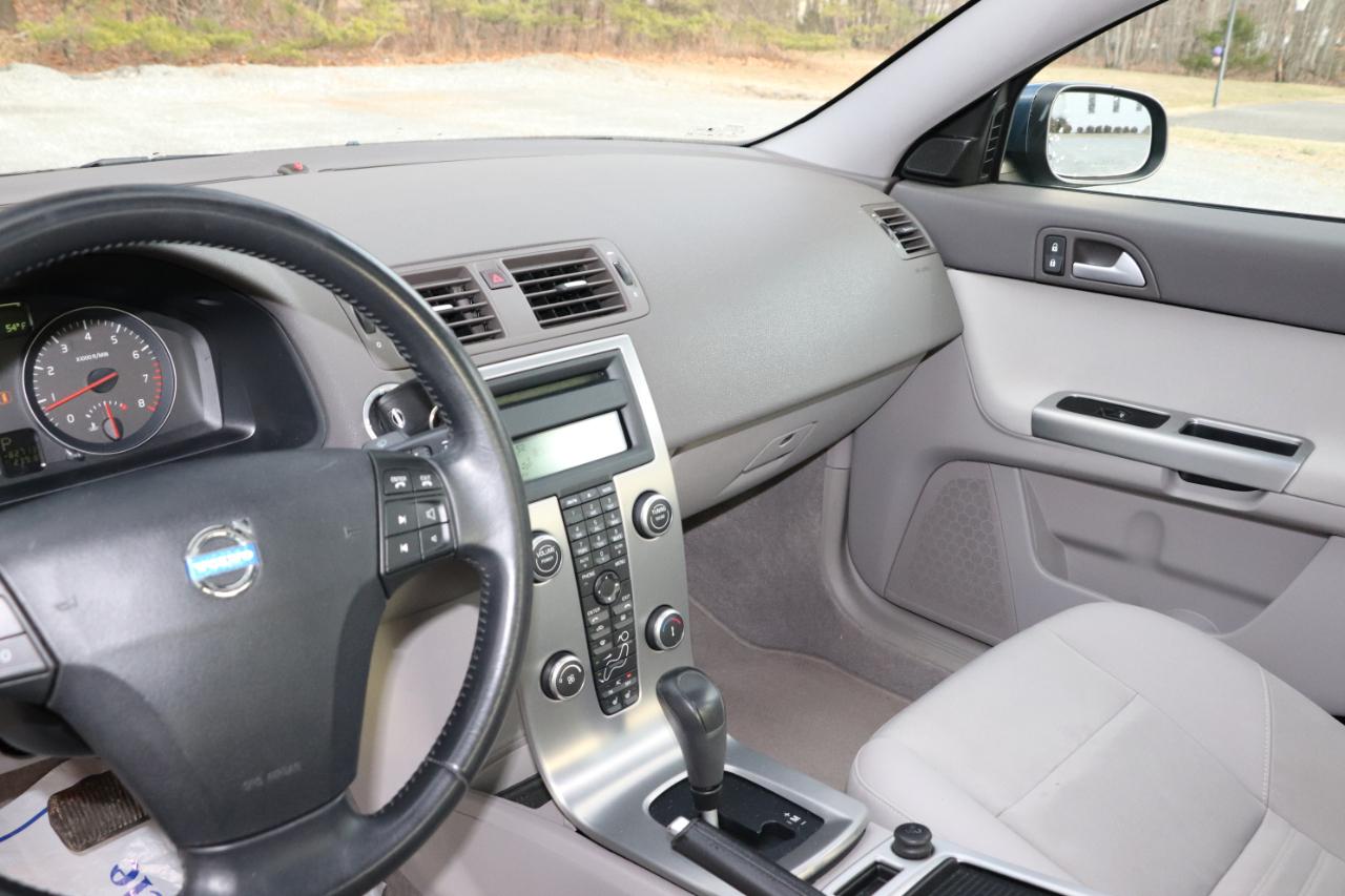 Volvo S40 4dr Sdn 2.4L FWD 2009