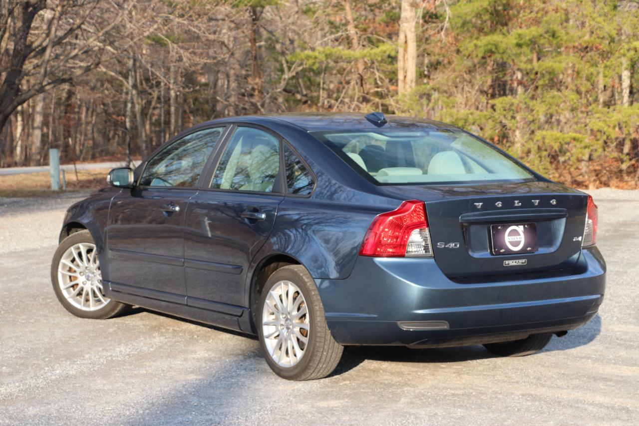 Volvo S40 4dr Sdn 2.4L FWD 2009