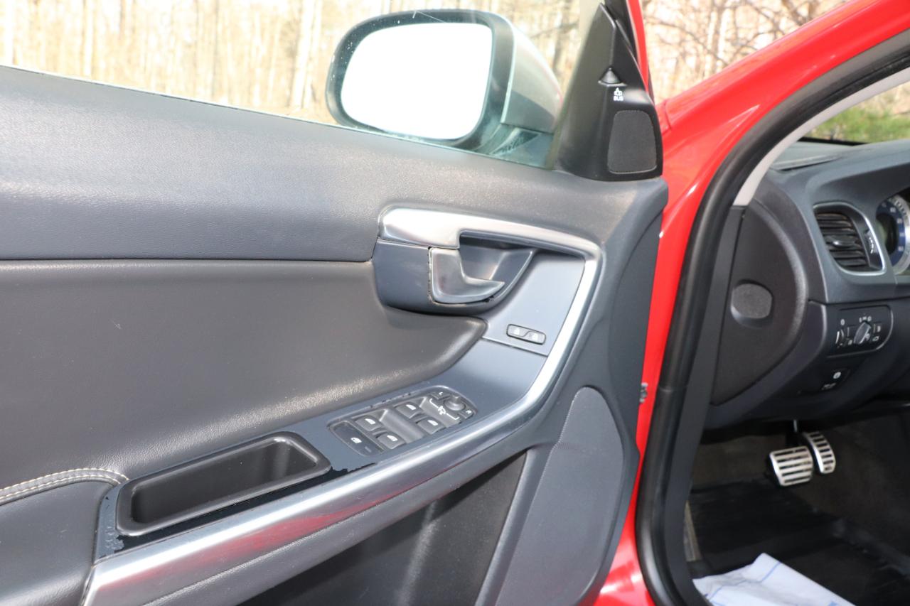 Volvo S60 4dr Sdn T6 R-Design AWD 2012