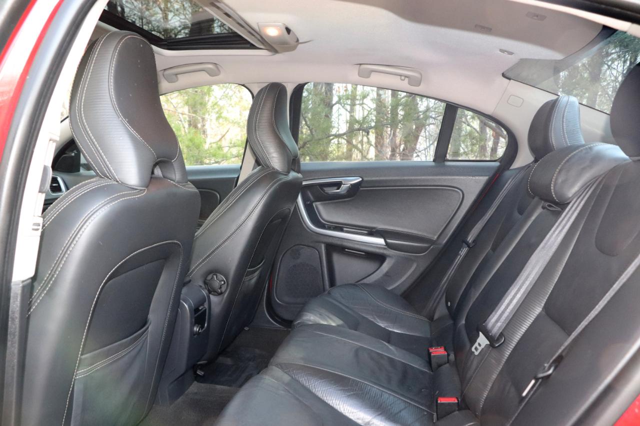 Volvo S60 4dr Sdn T6 R-Design AWD 2012