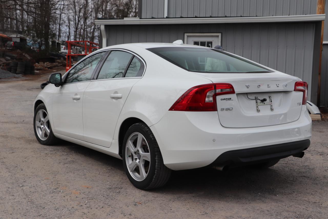 Volvo S60 FWD 4dr Sdn T5 2012