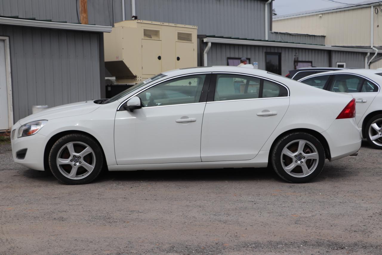 Volvo S60 FWD 4dr Sdn T5 2012