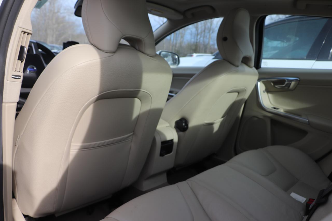 Volvo S60 FWD 4dr Sdn T5 2012