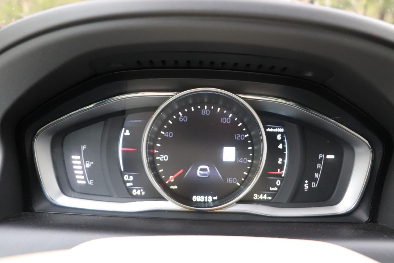 Volvo XC60 2015.5 AWD 4dr T6 Platinum 2015