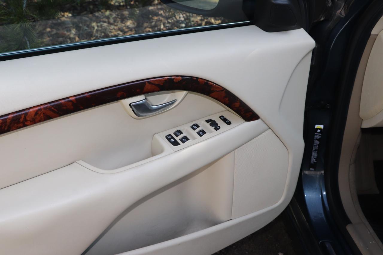 Volvo V70 4dr Wgn 2009