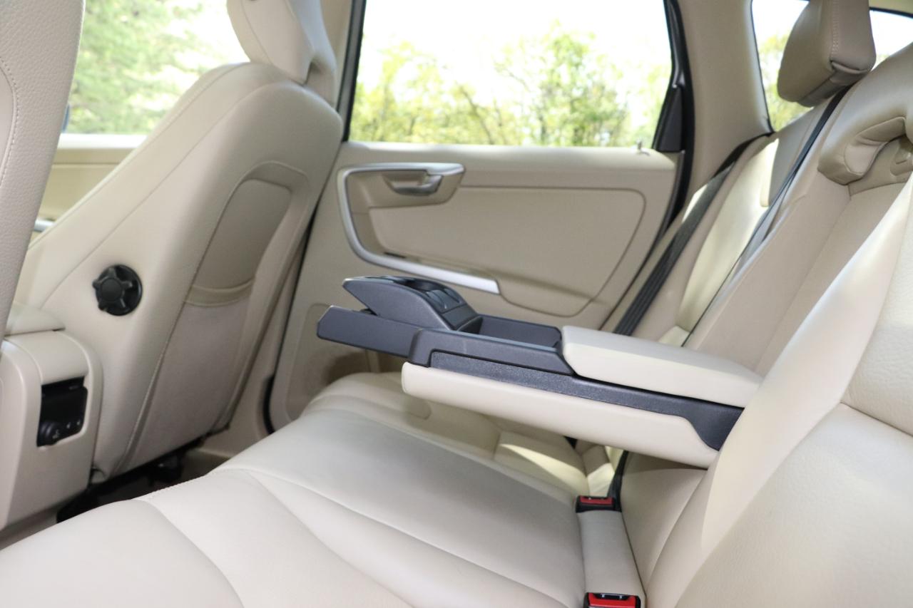 Volvo XC60 AWD 4dr 3.0L Platinum 2012