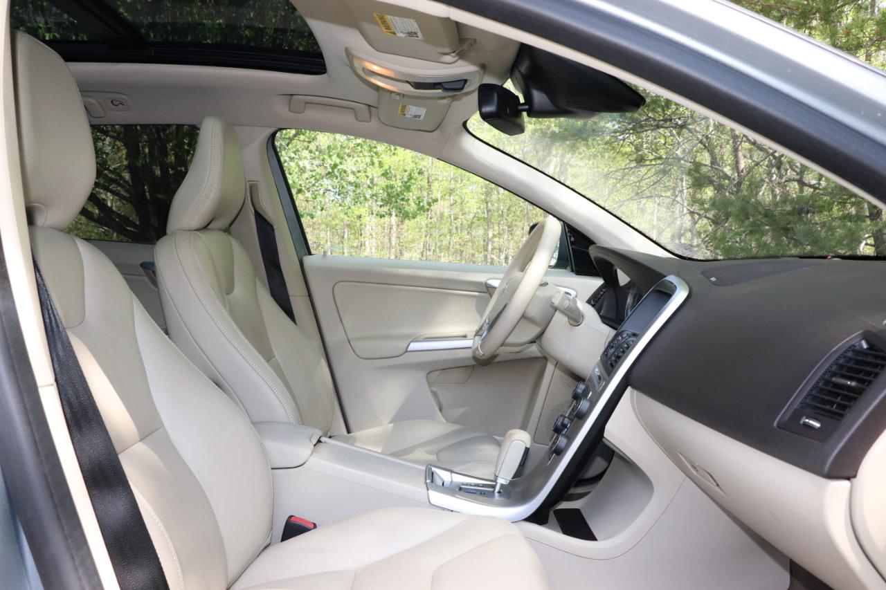 Volvo XC60 AWD 4dr 3.0L Platinum 2012