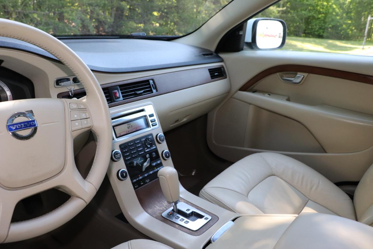 Volvo XC70  2010
