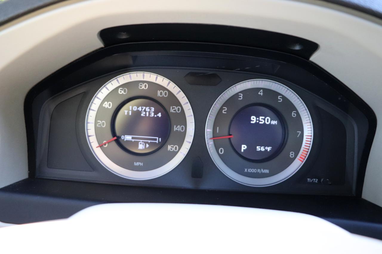 Volvo XC70  2010