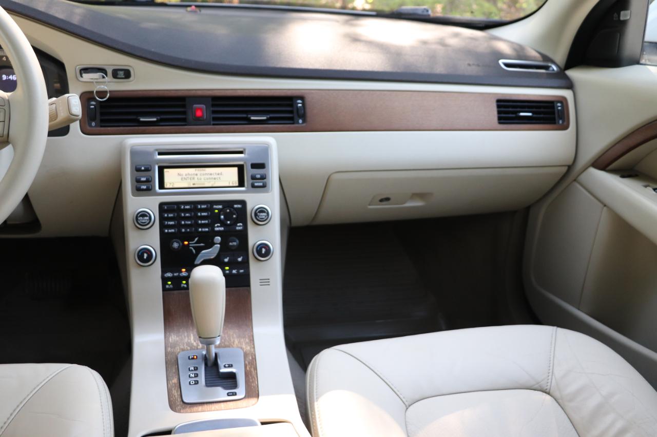 Volvo XC70  2010