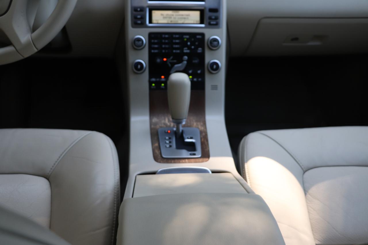 Volvo XC70  2010