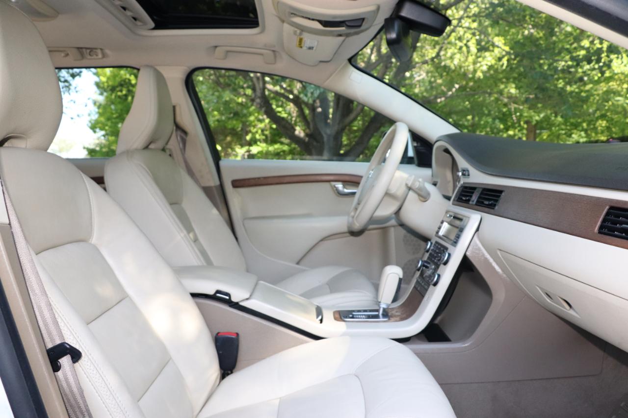 Volvo XC70  2010