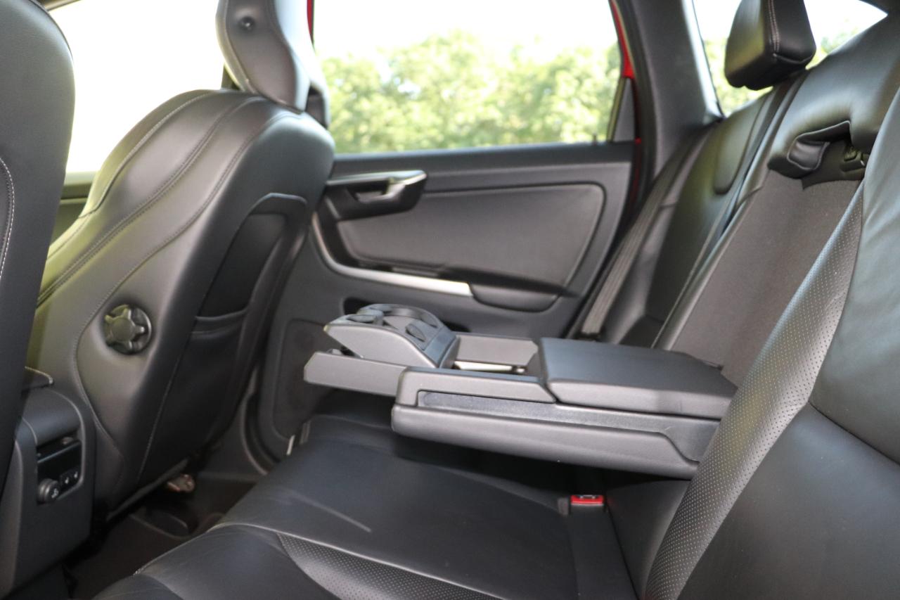 Volvo XC60 AWD 4dr T6 R-Design Platinum 2015