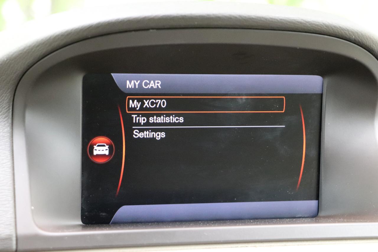 Volvo XC70 4dr Wgn 3.2L PZEV 2012