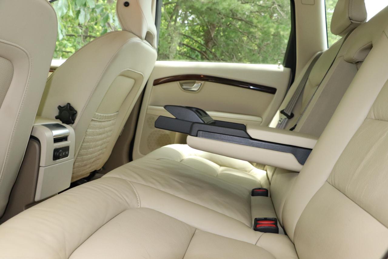 Volvo XC70 4dr Wgn 3.2L PZEV 2012
