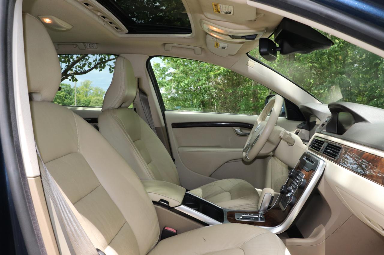 Volvo XC70 4dr Wgn 3.2L PZEV 2012