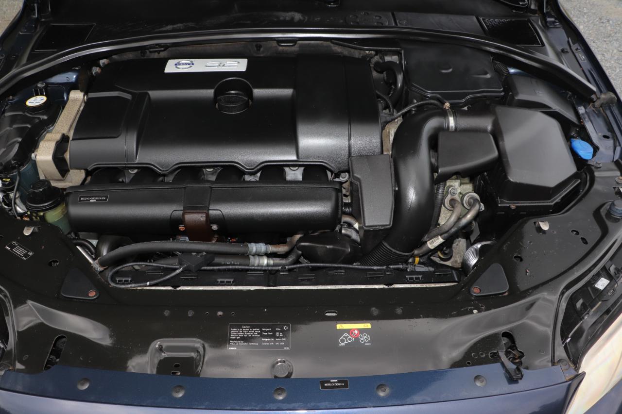 Volvo XC70 4dr Wgn 3.2L PZEV 2012