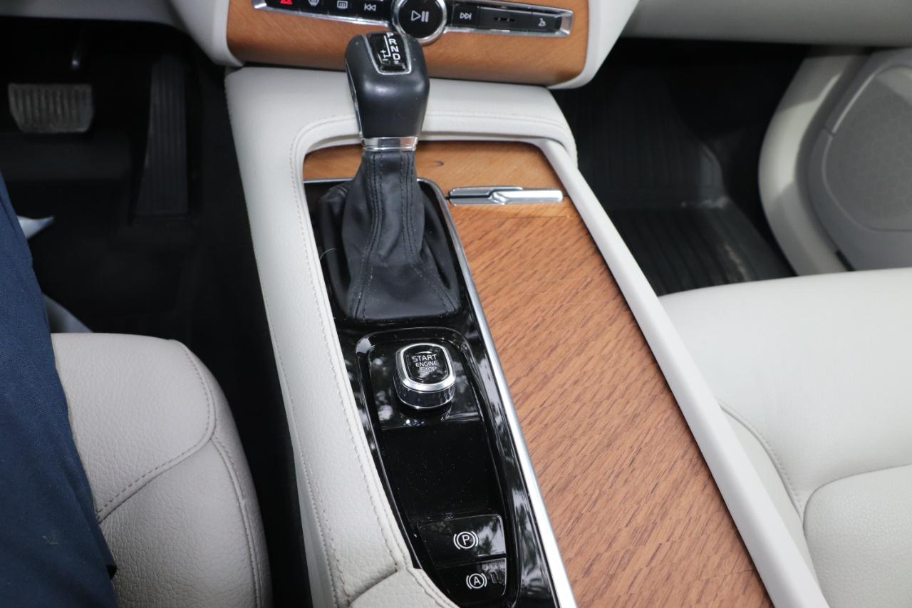 Volvo XC90 T6 AWD Momentum 6P 2022