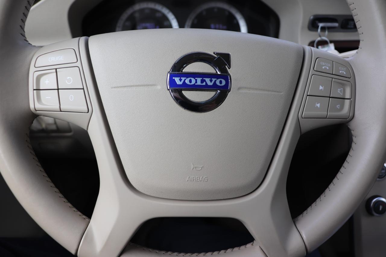 Volvo XC70 4dr Wgn 3.2L AWD 2011