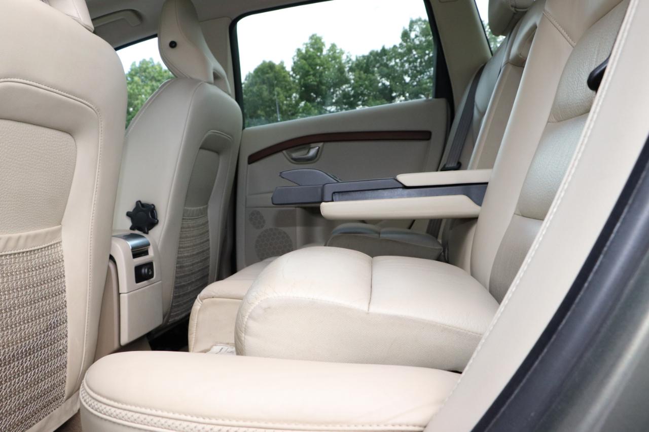 Volvo XC70 4dr Wgn 3.2L AWD 2011