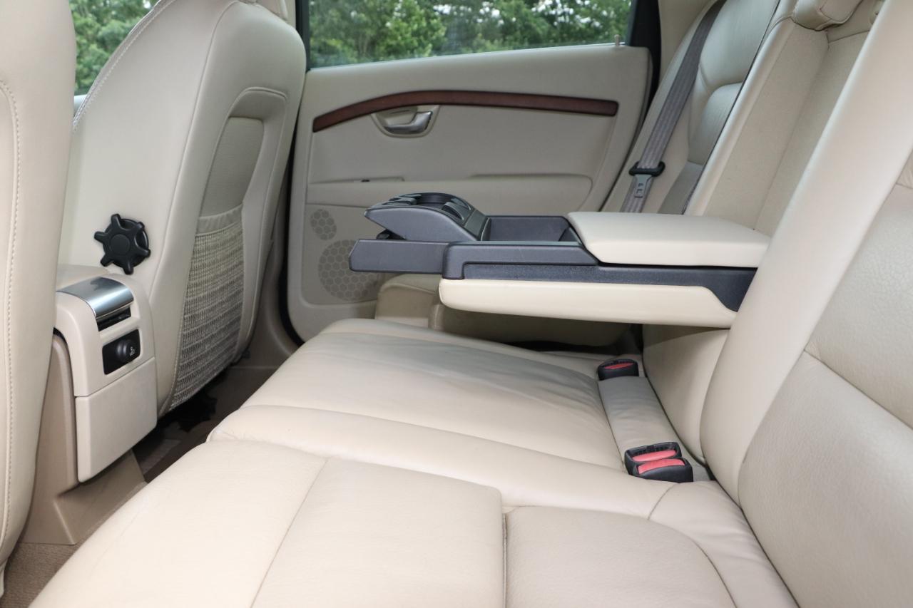 Volvo XC70 4dr Wgn 3.2L AWD 2011