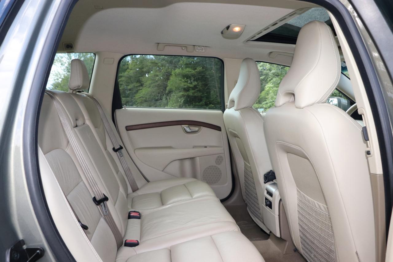 Volvo XC70 4dr Wgn 3.2L AWD 2011