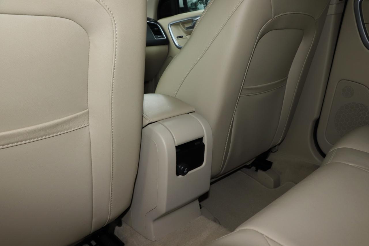 Volvo XC60 2015.5 AWD 4dr T6 2015