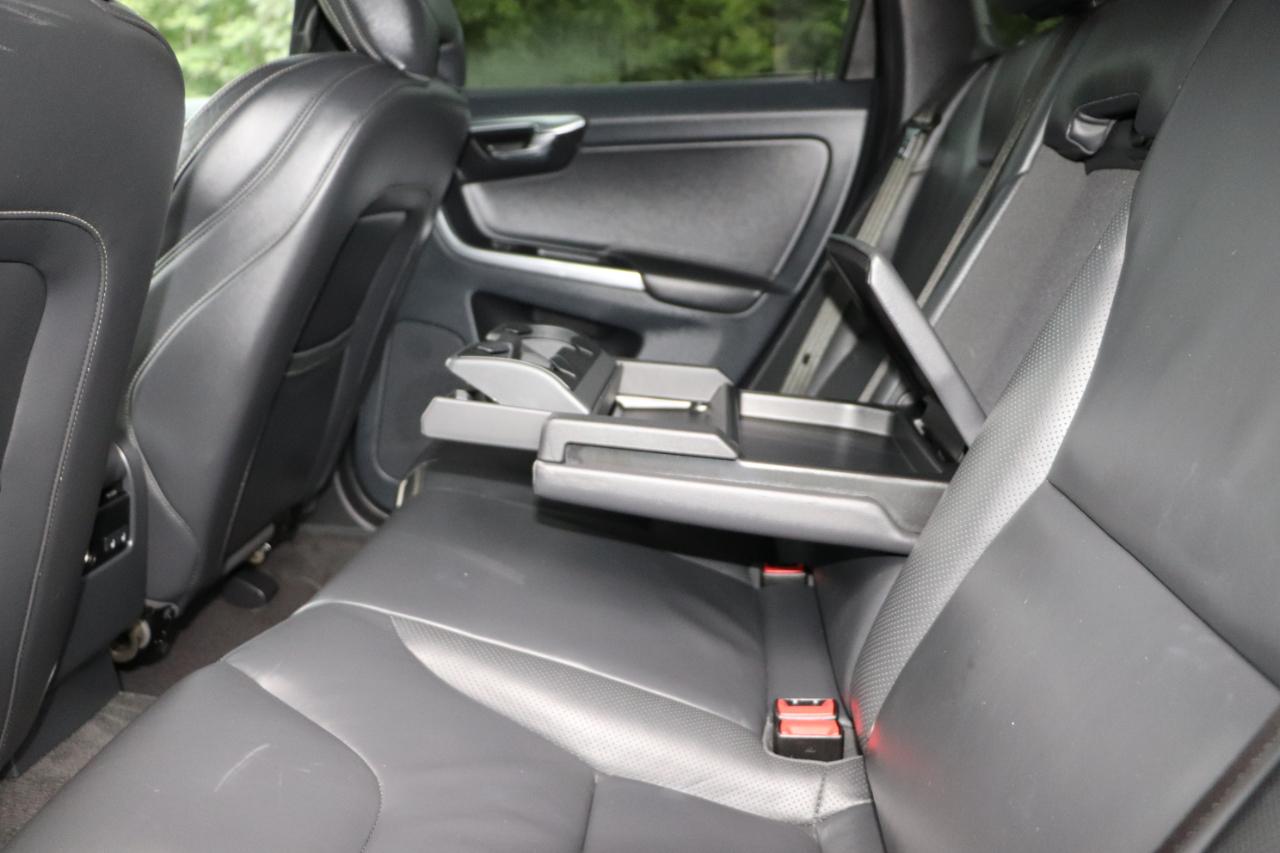 Volvo XC60 2015.5 AWD 4dr T6 R-Design Platinum 2015