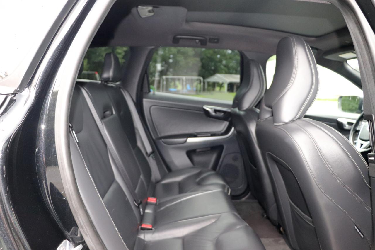 Volvo XC60 2015.5 AWD 4dr T6 R-Design Platinum 2015