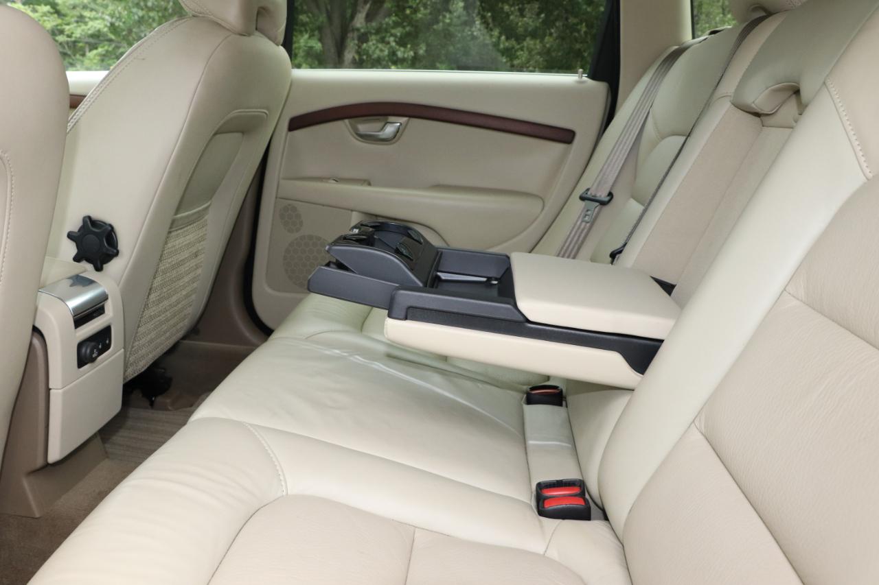 Volvo XC70 4dr Wgn 3.2L 2010