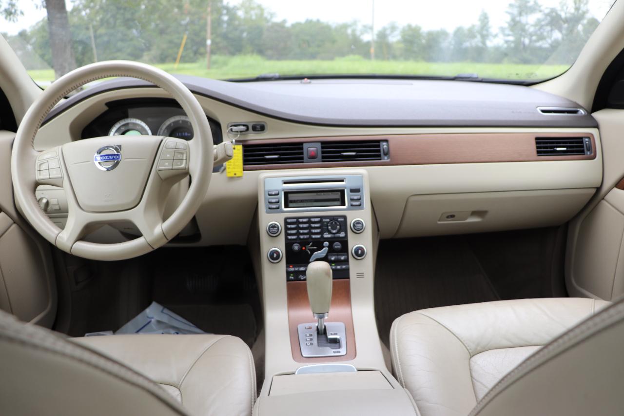 Volvo XC70 4dr Wgn 3.2L 2010