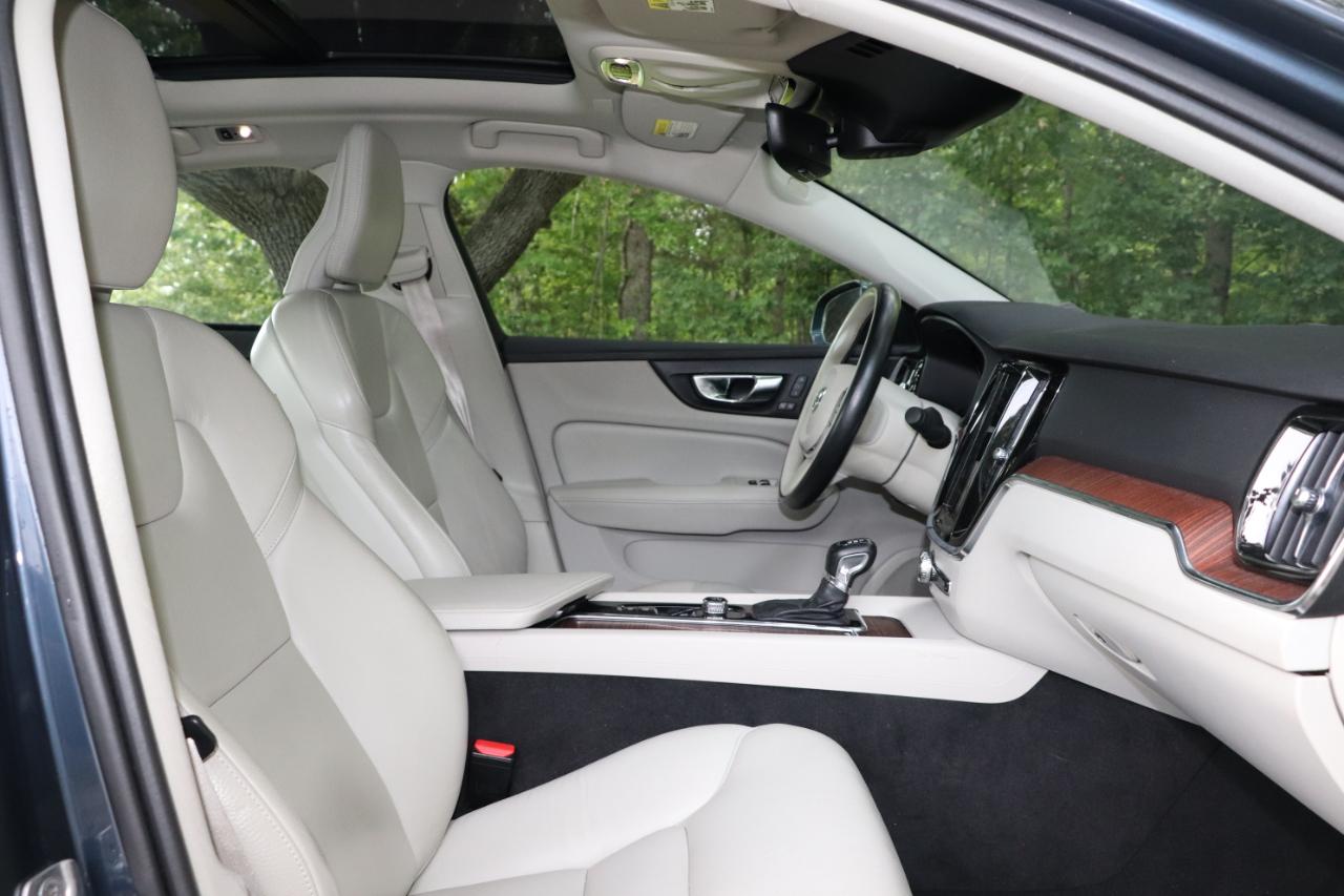 Volvo S60 T6 AWD Momentum *Ltd Avail* 2021