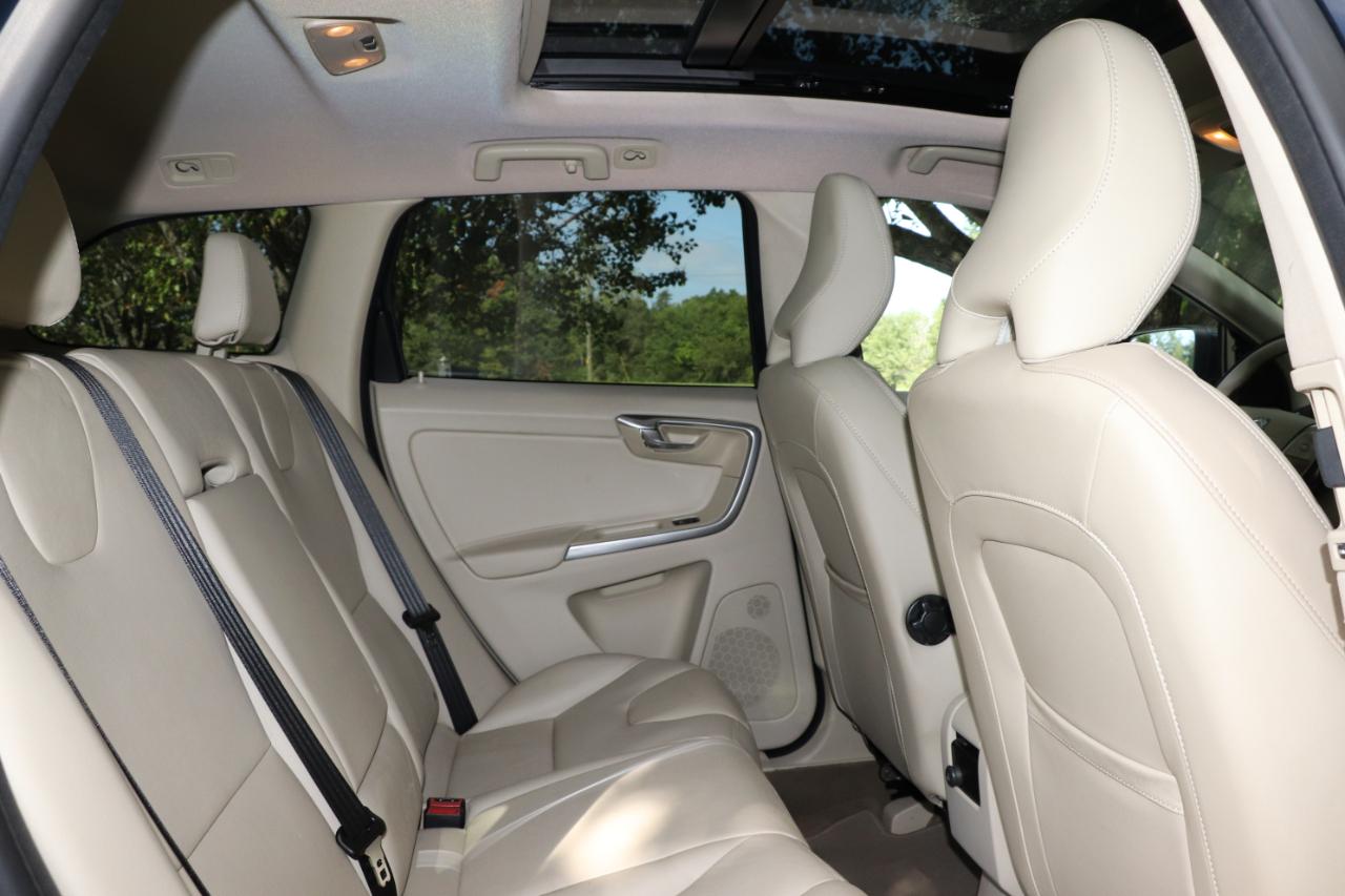 Volvo XC60 2015.5 AWD 4dr T6 2015