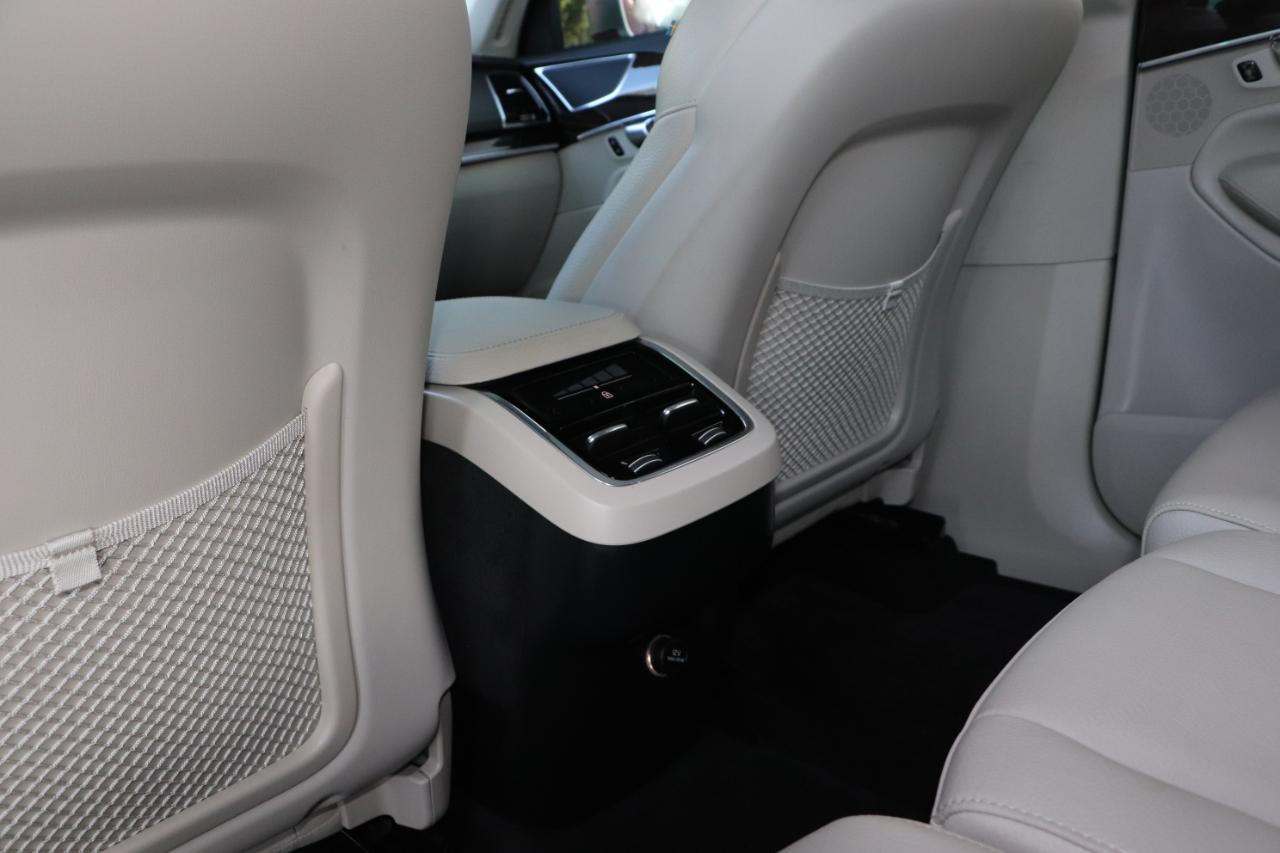 Volvo XC90 T6 AWD 7-Passenger Momentum 2018