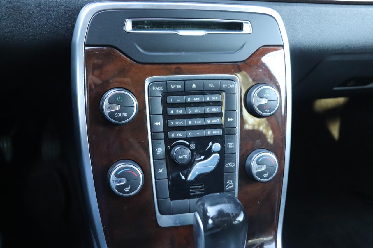 Volvo XC70  2012