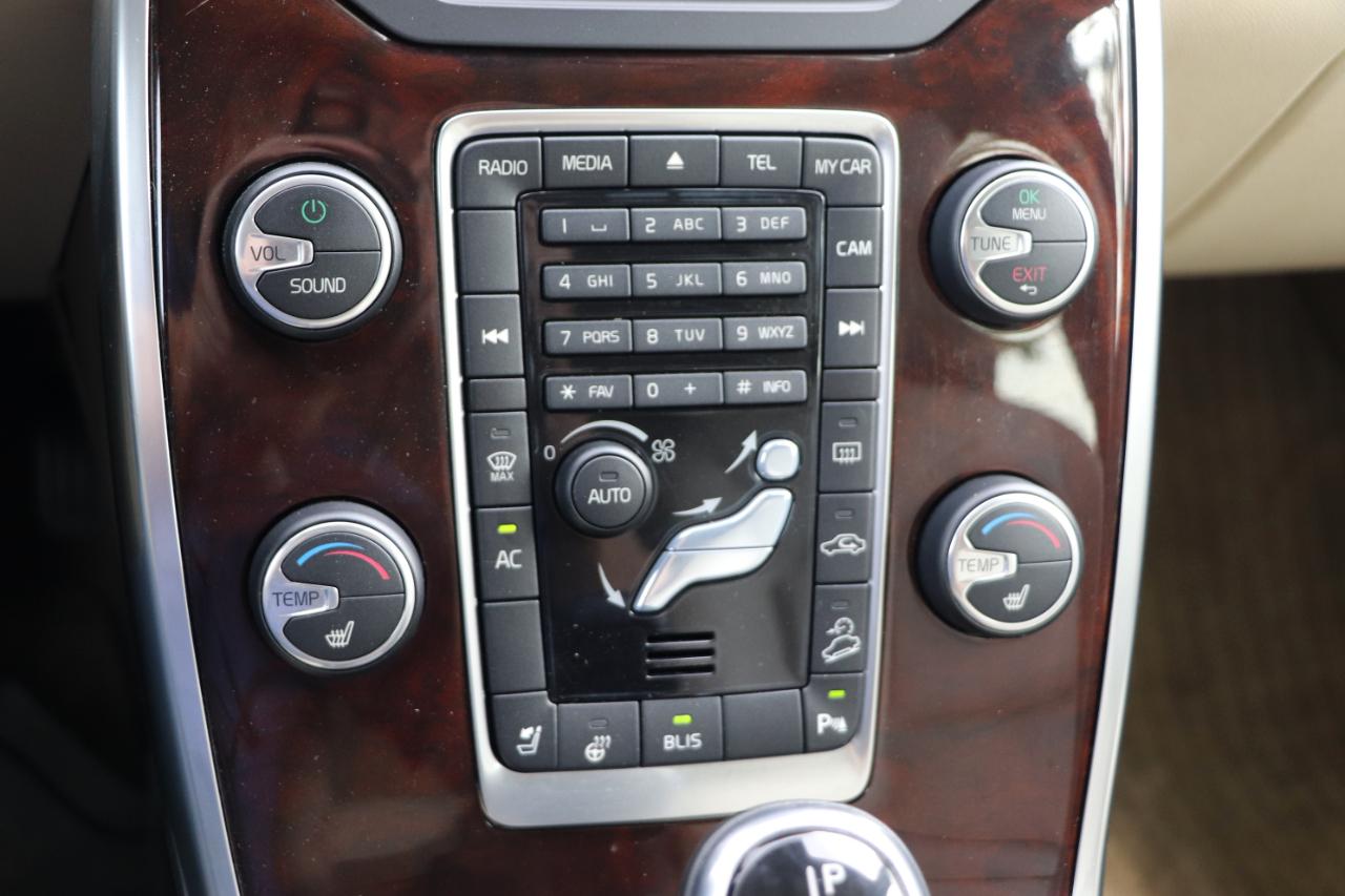 Volvo XC70 AWD 4dr Wgn 3.2L Premier Plus 2014