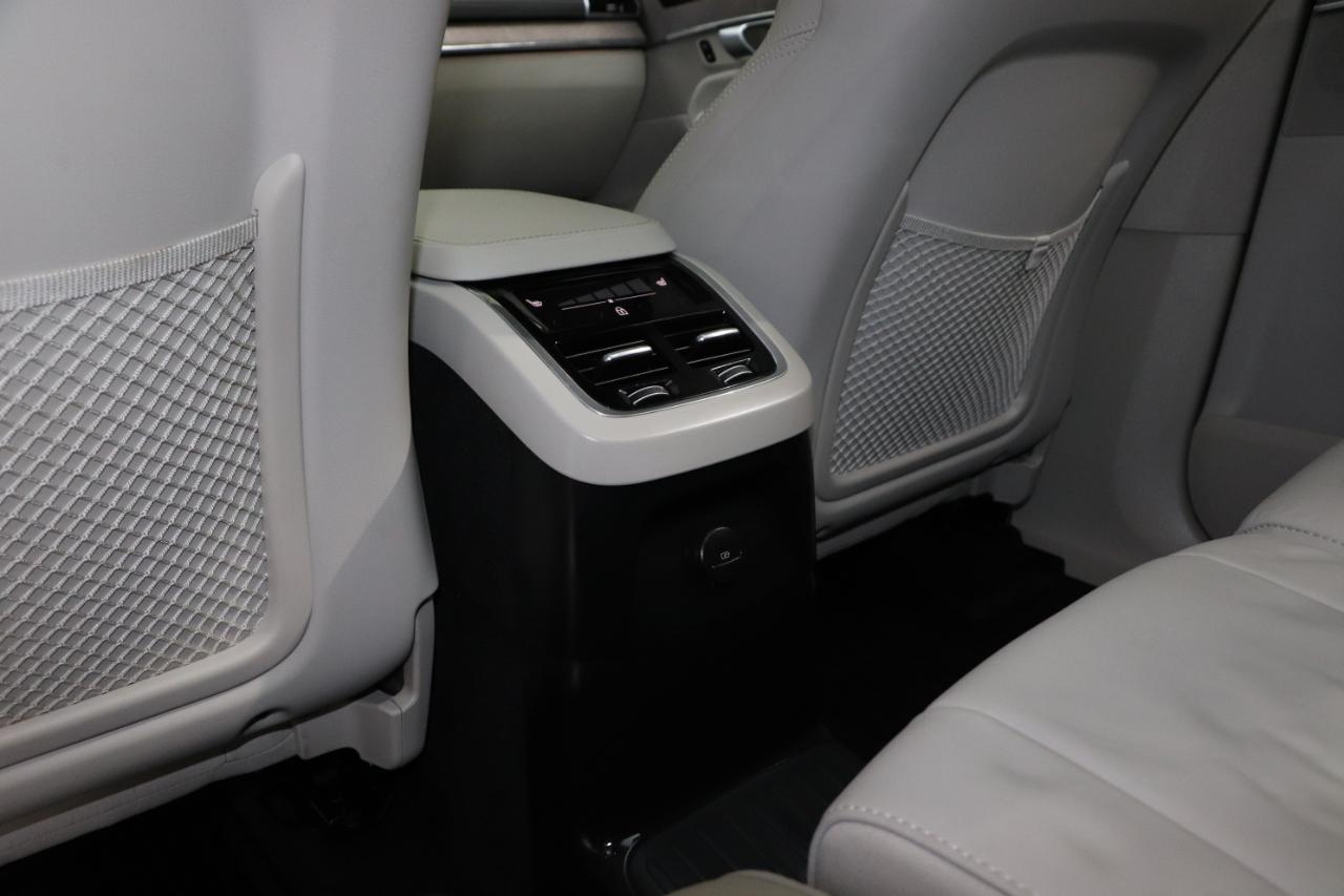 Volvo XC90 Recharge Plug-In Hybrid T8 eAWD PHEV Ultimate Bright Theme 7P 2024