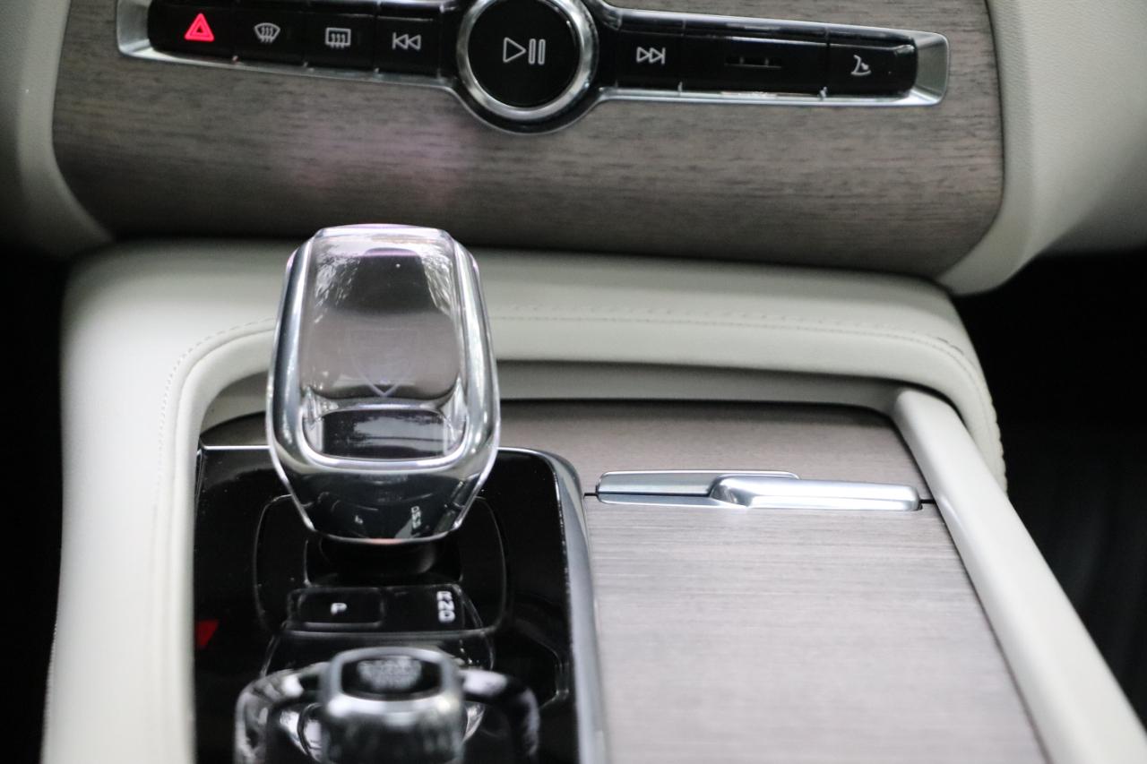 Volvo XC90 Recharge Plug-In Hybrid T8 eAWD PHEV Ultimate Bright Theme 7P 2024
