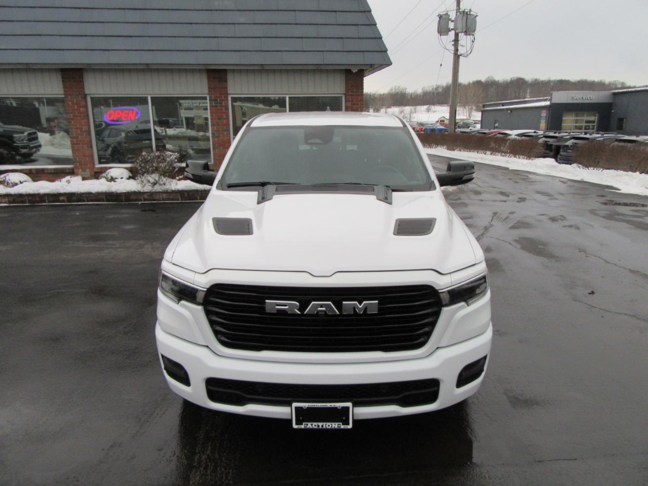 RAM 1500 Laramie Crew Cab SWB 4WD 2025