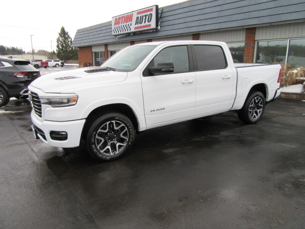 RAM 1500 Laramie Crew Cab SWB 4WD 2025