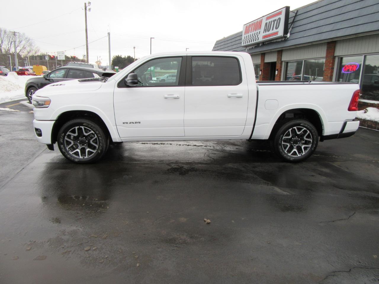 RAM 1500 Laramie Crew Cab SWB 4WD 2025