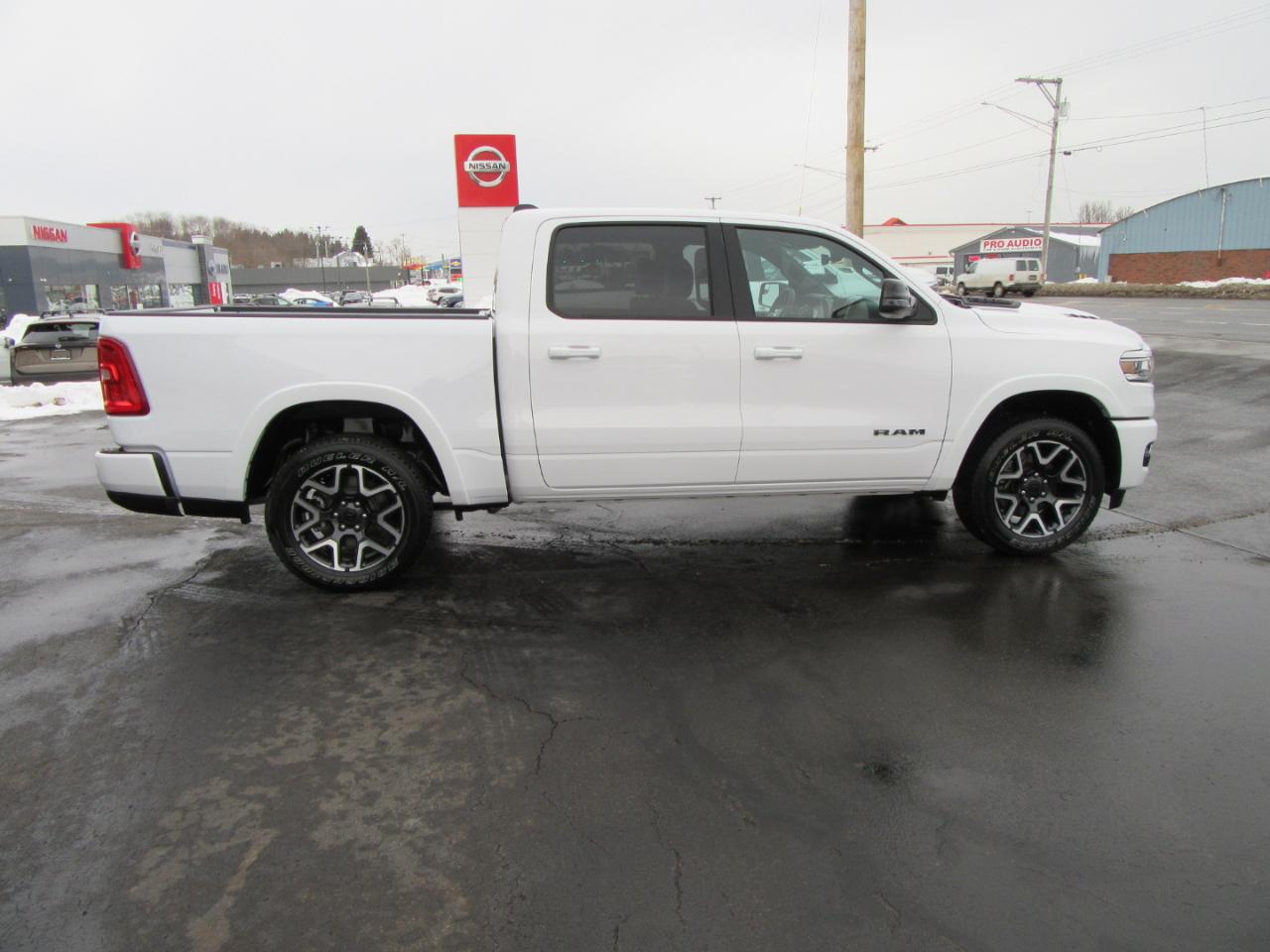 RAM 1500 Laramie Crew Cab SWB 4WD 2025