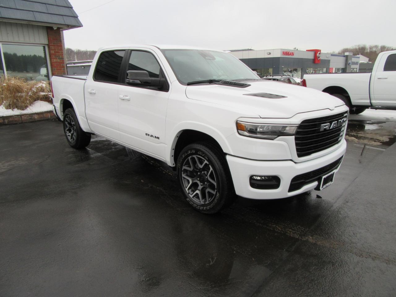 RAM 1500 Laramie Crew Cab SWB 4WD 2025
