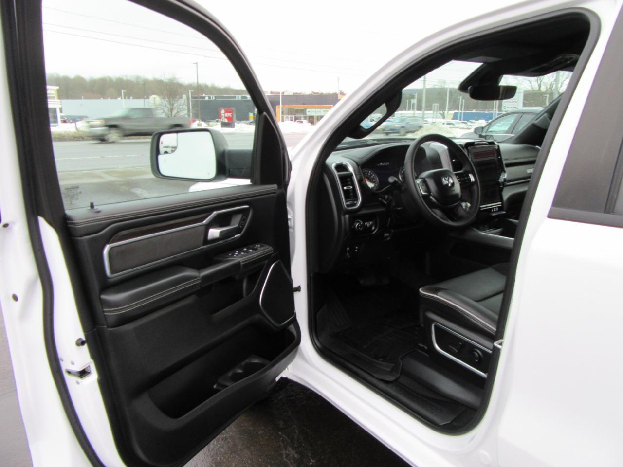 RAM 1500 Laramie Crew Cab SWB 4WD 2025