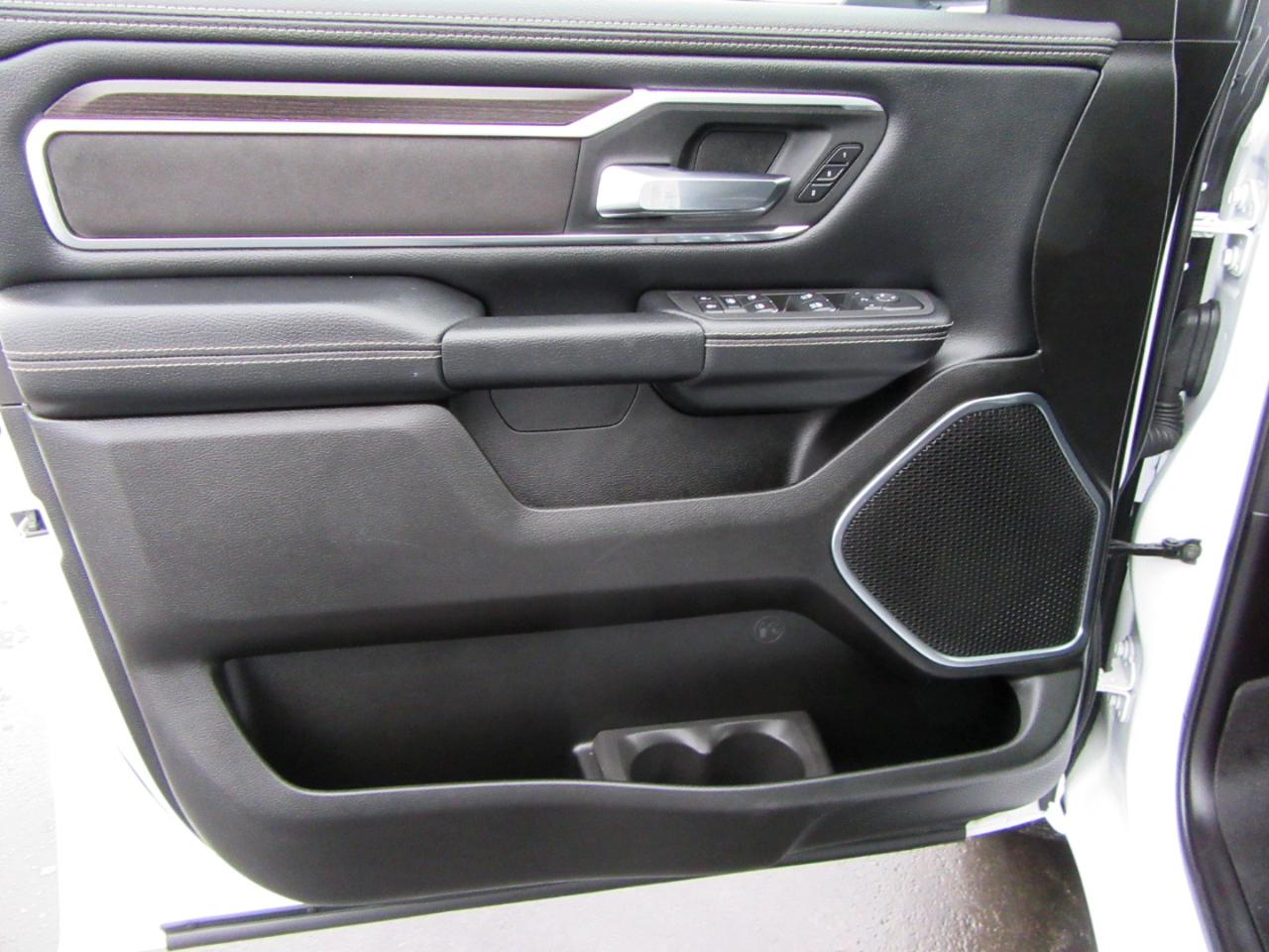 RAM 1500 Laramie Crew Cab SWB 4WD 2025