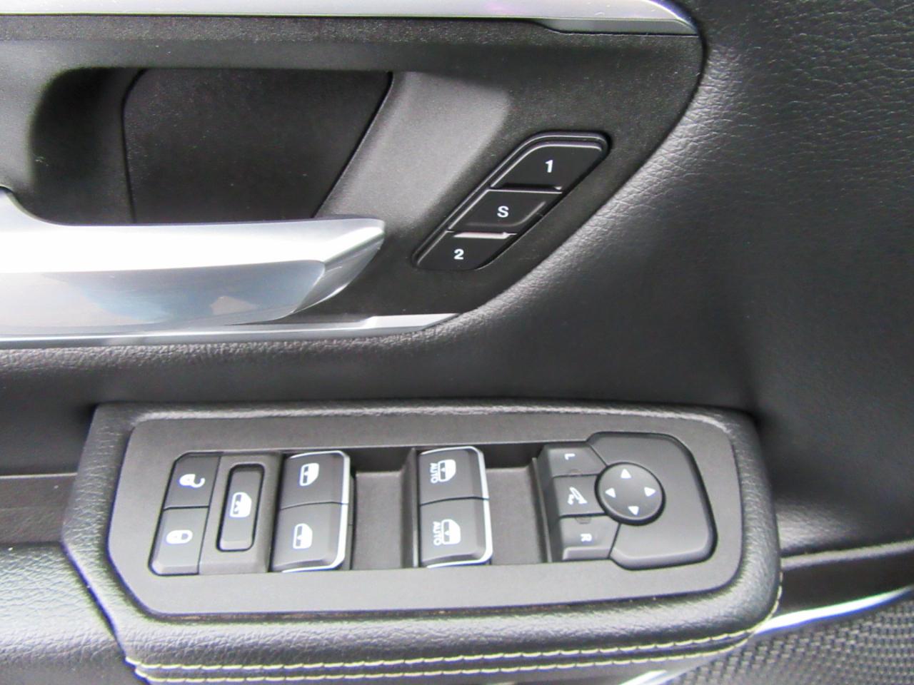 RAM 1500 Laramie Crew Cab SWB 4WD 2025