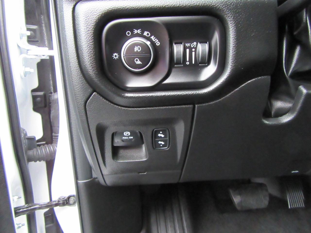 RAM 1500 Laramie Crew Cab SWB 4WD 2025